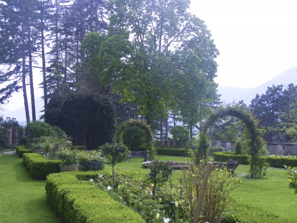 gardens at roccad'ajello the gorgeous gardens- painting holiday in italy